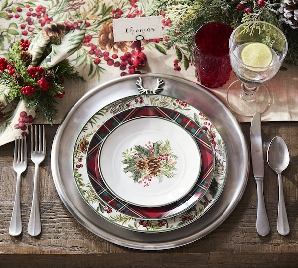 elegant vintage potterybarn-cottagecore-chriostmas-dinnerware