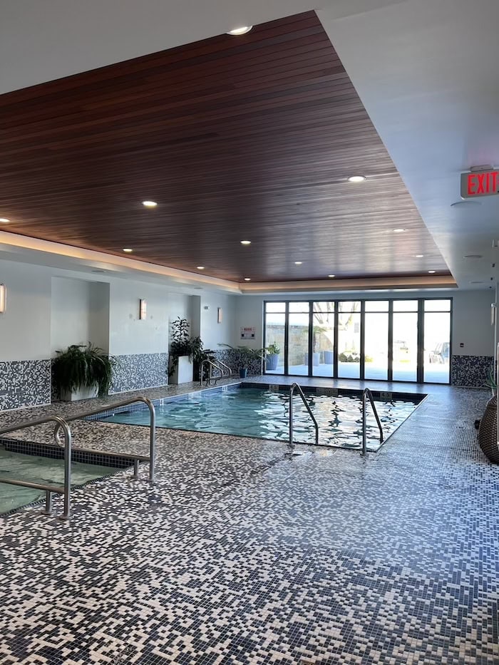 qualicum beach inn pool access and spa