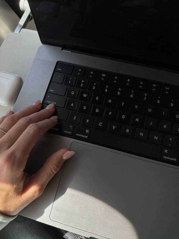 route to affiliate marketing program hands on keyboard